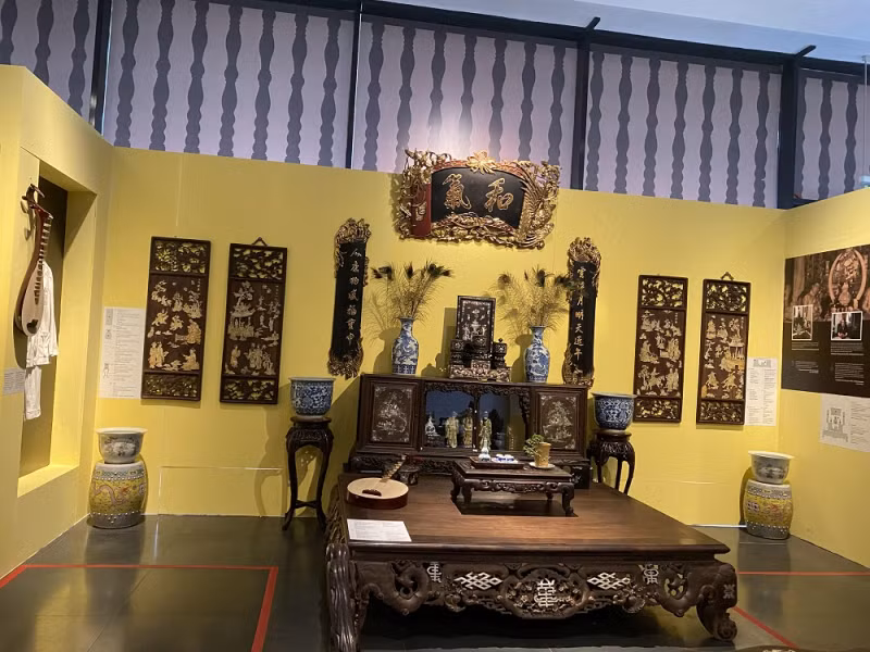 Exhibition recalls living space of Hanoians in early 20th century -0