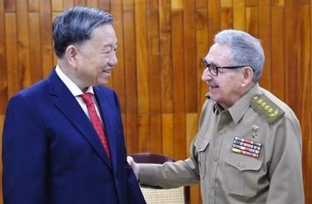 Public Security Minister visits Cuba -0