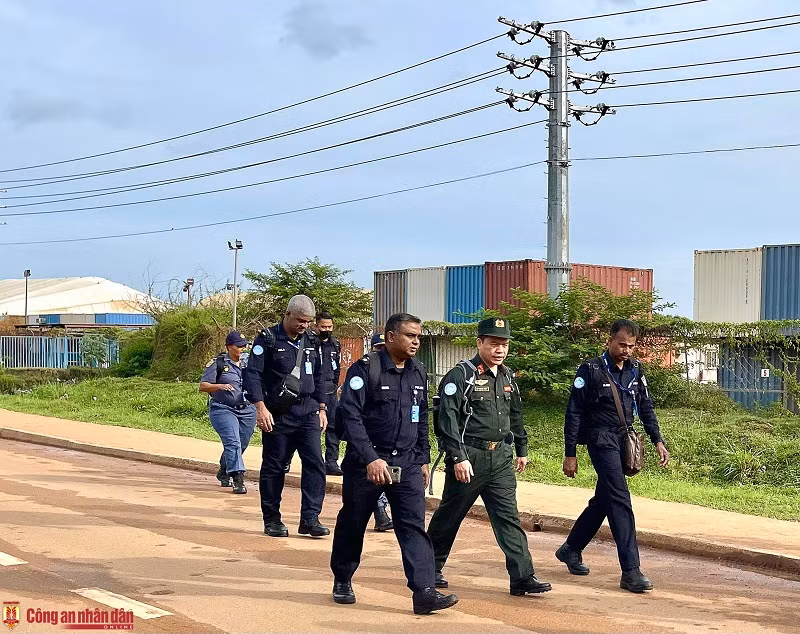 Latest photos of three Vietnamese police officers in South Sudan -5