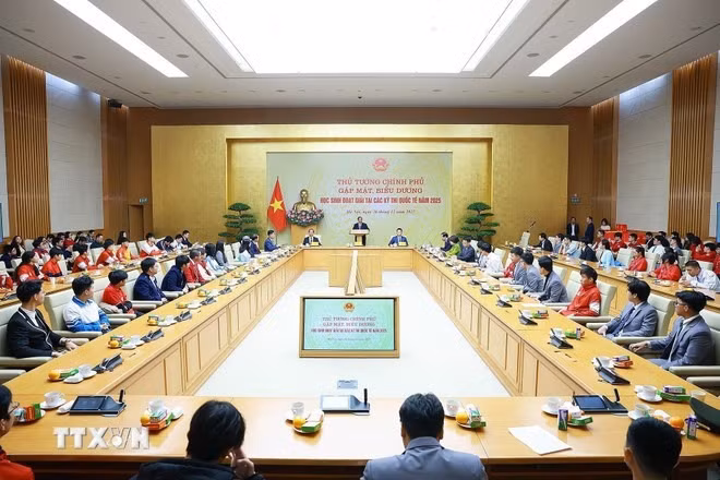 Prime Minister commends Vietnamese students winning international prizes -0