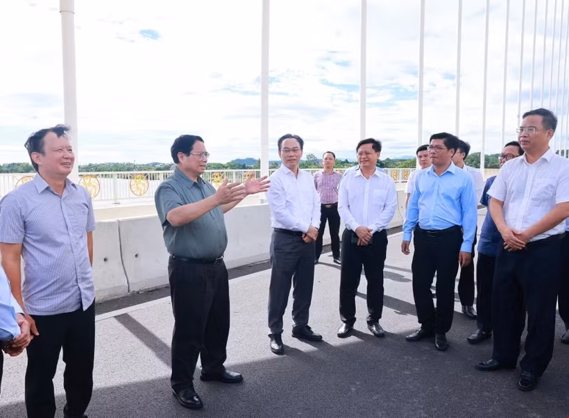 PM inspects key infrastructure projects in Hue -0