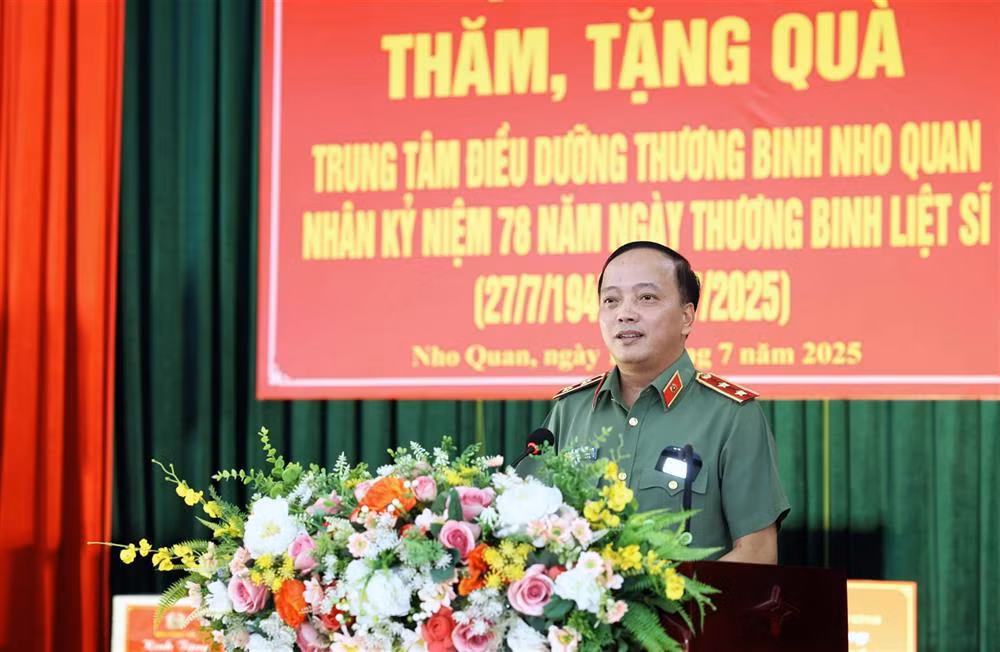 Deputy Minister Dang Hong Duc visits Nho Quan Wounded and Sick War Veterans Nursing Center -0