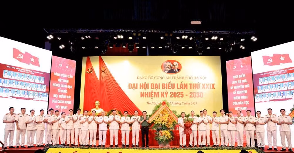Hanoi City Police Party Committee successfully holds 29th Congress -0