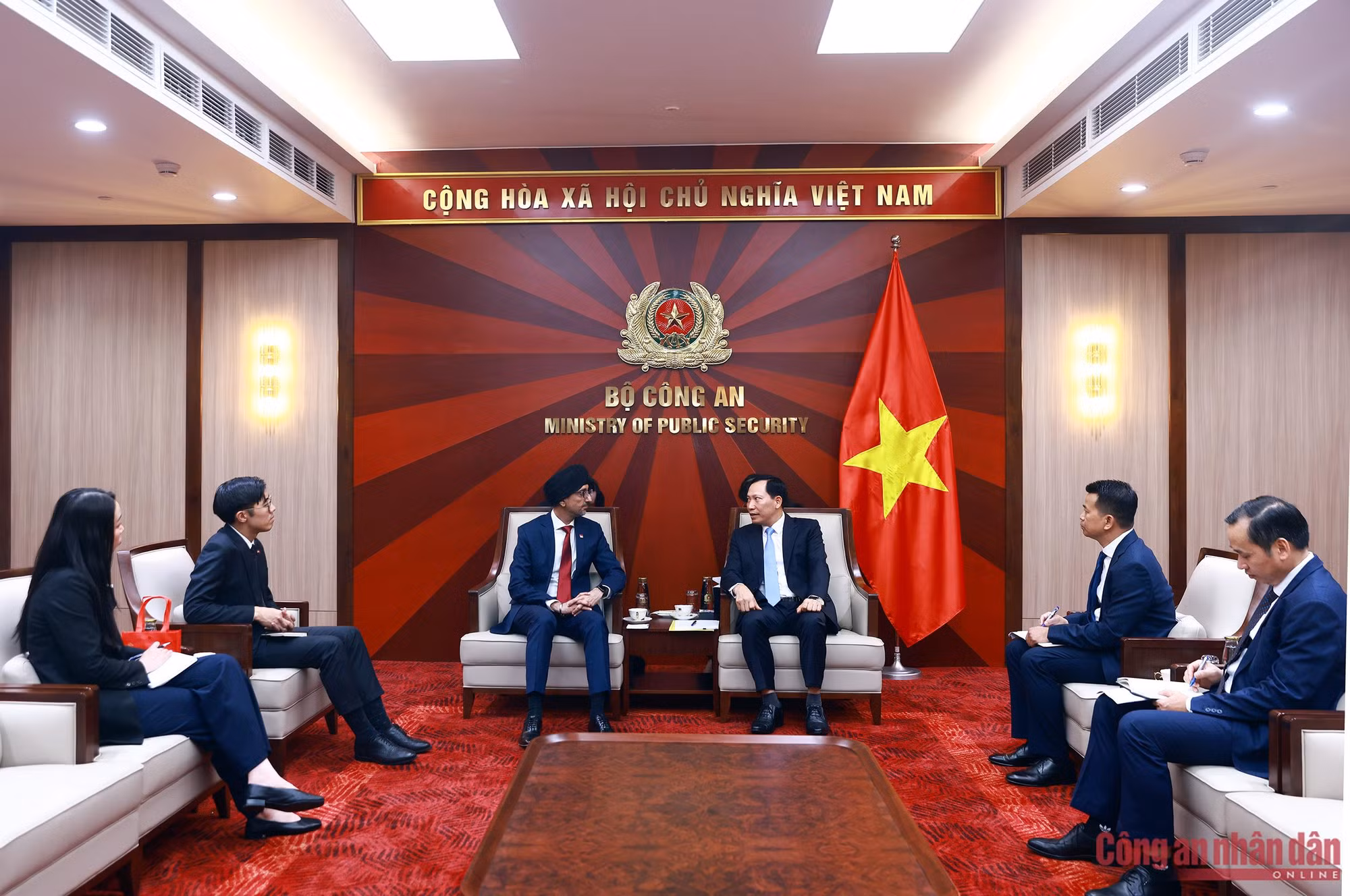 Vietnam and Singapore boost cooperation in security and digital transformation -3