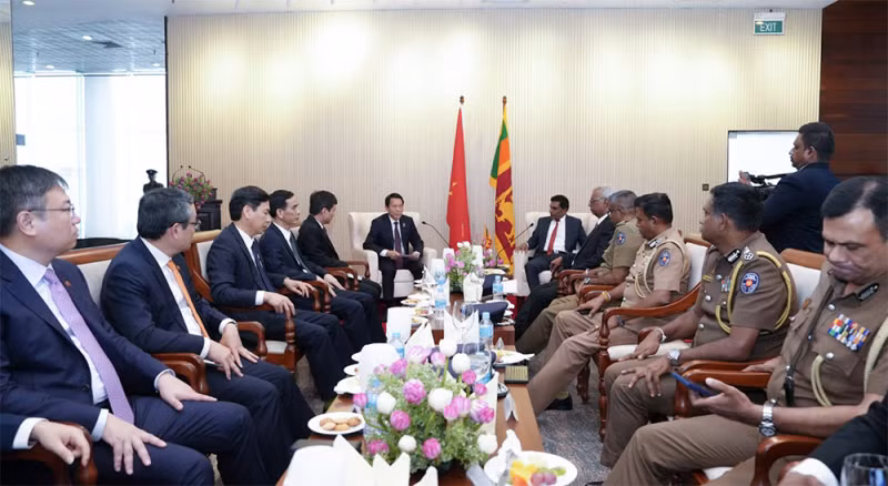 Minister Luong Tam Quang holds talks with Sri Lankan Minister of Public Security and Parliamentary Affairs -0