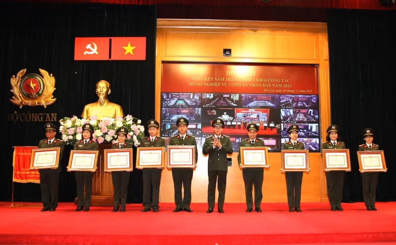 Deputy Minister Le Quoc Hung attends year-end conference of Department of Criminal Records and Archives - 2