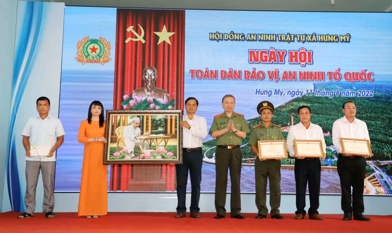 Good models from the movement “All people protect national security” be replicated, Minister To Lam -0