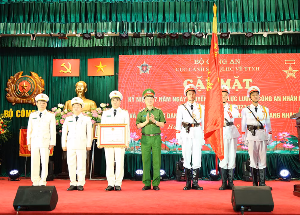Police Department for Administrative Management of Social Order receives title of “Hero of the People's Armed Forces” -0