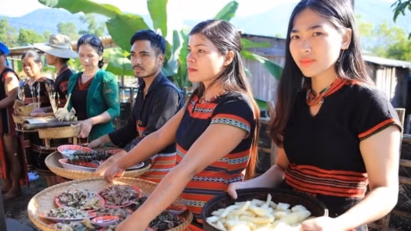 Cultural activities successfully portray beautiful image of the police in 2022 ảnh 4