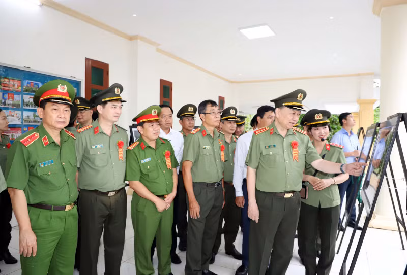 Minister To Lam attends celebration of the 38th anniversary of the victory of counterintelligence plan CM12 - 1
