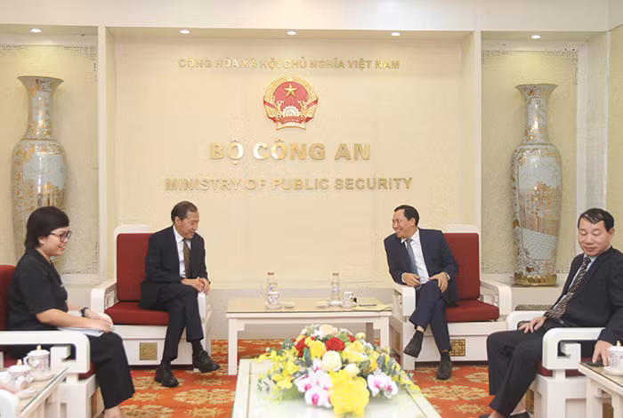 Deputy Minister Le Van Tuyen receives representatives of Boeing -0