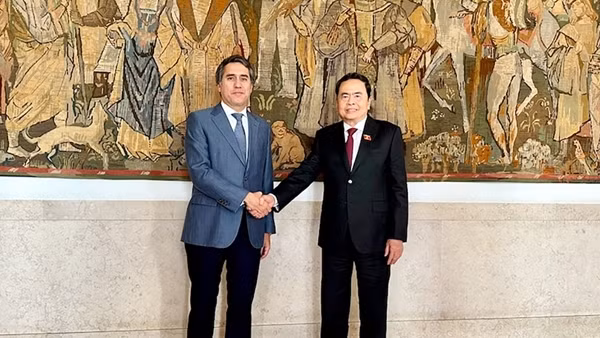 Vietnam wants to further deepen multifaceted ties with Portugal: PM ảnh 4