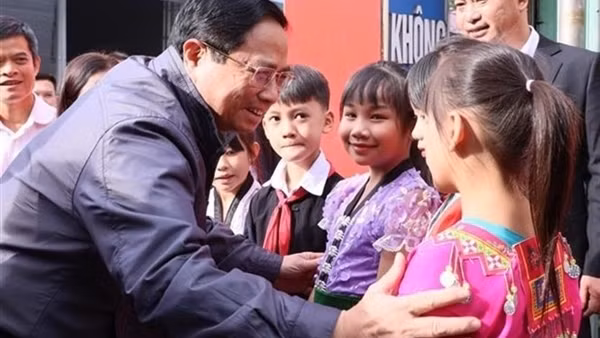 Deputy Minister Nguyen Van Long attends groundbreaking ceremony for boarding schools in Lai Chau ảnh 5