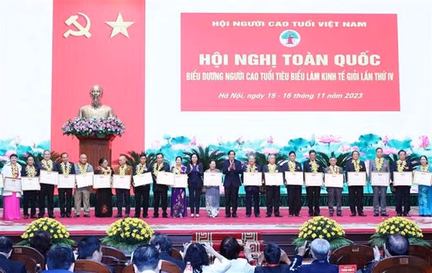 PM hails elderly people’s efforts in boosting economic development -0