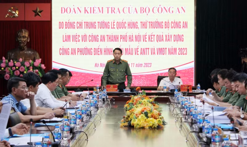 Hanoi city police build 15 model ward-level police posts in 2023 -0