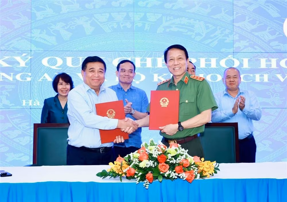 Ministry of Public Security, Ministry of Planning and Investment sign coordination regulations -0