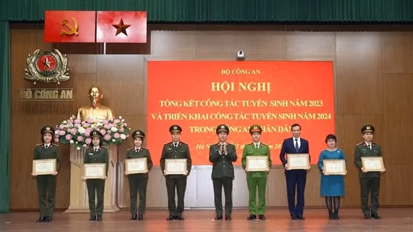 New training course opens for internal political security force ảnh 2