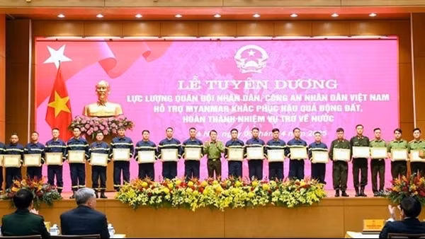 Vietnam, China build on "red memories" for better future: Chinese Ambassador ảnh 4