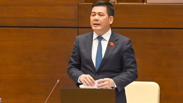 Special consumption taxes on gasoline to stay in place: MoF ảnh 2