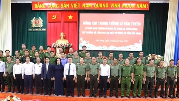 MPS hosts scientific conference on strengthening Party’s leadership over grassroots security and order protection ảnh 5