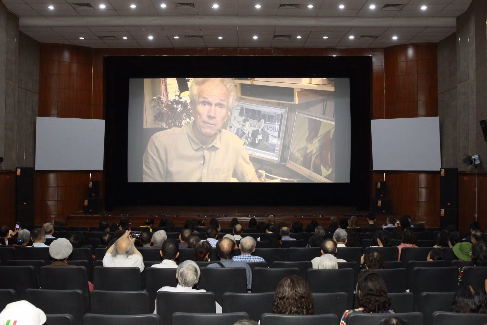 Sweden hands over historic documentary to Vietnam Film Archive on reunification day -0