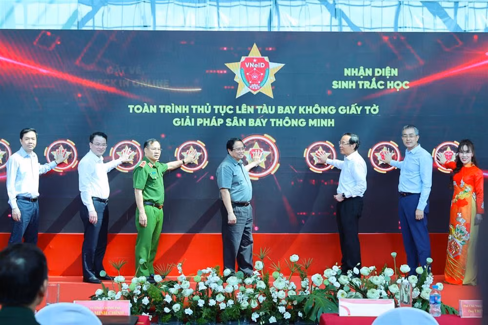 Prime Minister calls for expansion of paperless boarding solution -0