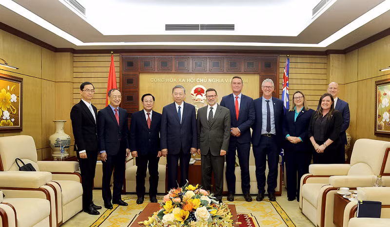 Minister To Lam hosts meeting with newly-accredited Australian Ambassador -0