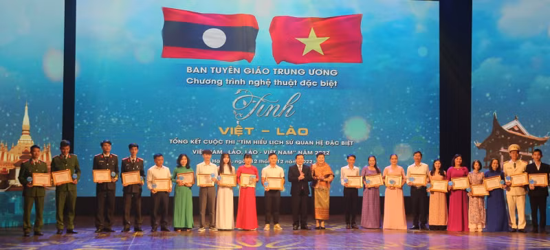 Special art performance enhances Vietnam-Laos solidarity and friendship -0