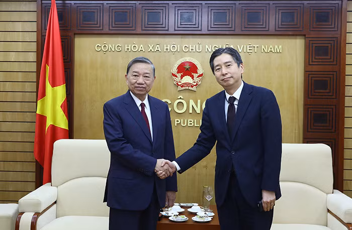 Minister To Lam receives senior official of JICA -0