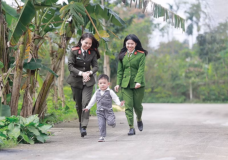“Godmother” program brightens up future of disadvantaged children -0