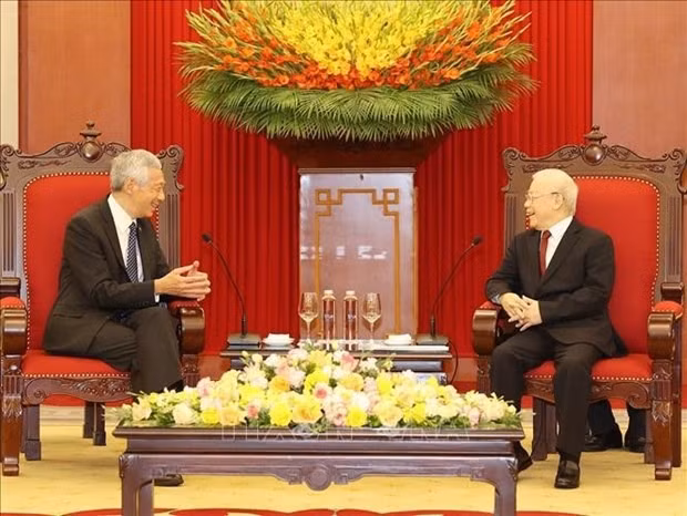 Party leader hosts Singaporean PM -0