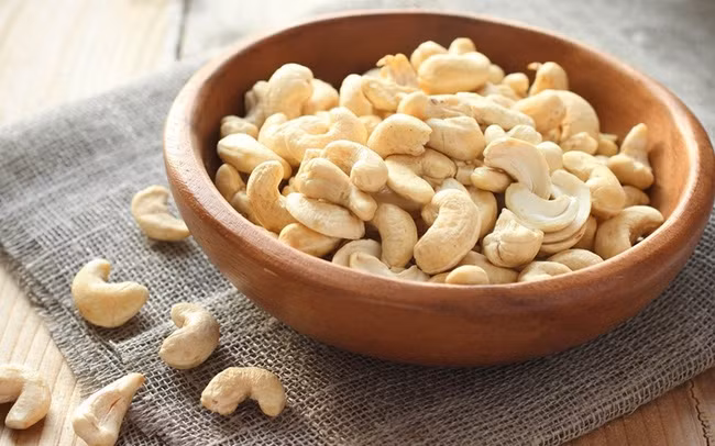 Switzerland increases import of Vietnamese cashew nuts ảnh 1