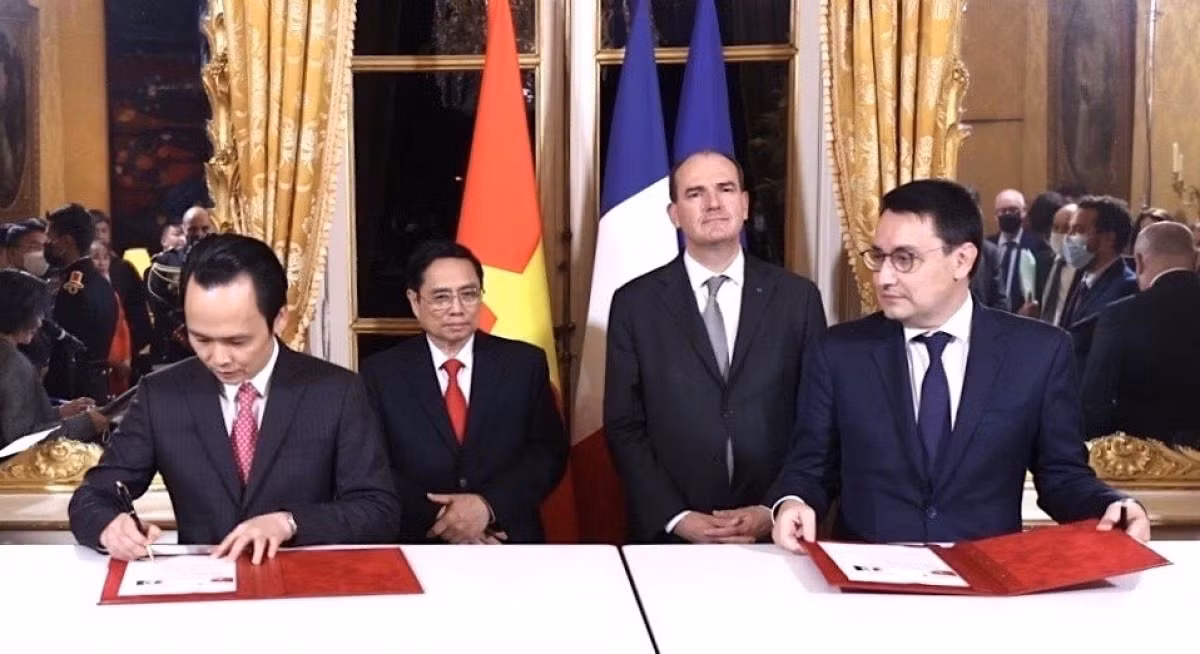 Vietnam, France sign numerous cooperation agreements, MoUs ảnh 2 Bamboo Airways and Safran sign a memorandum of understanding on cooperation