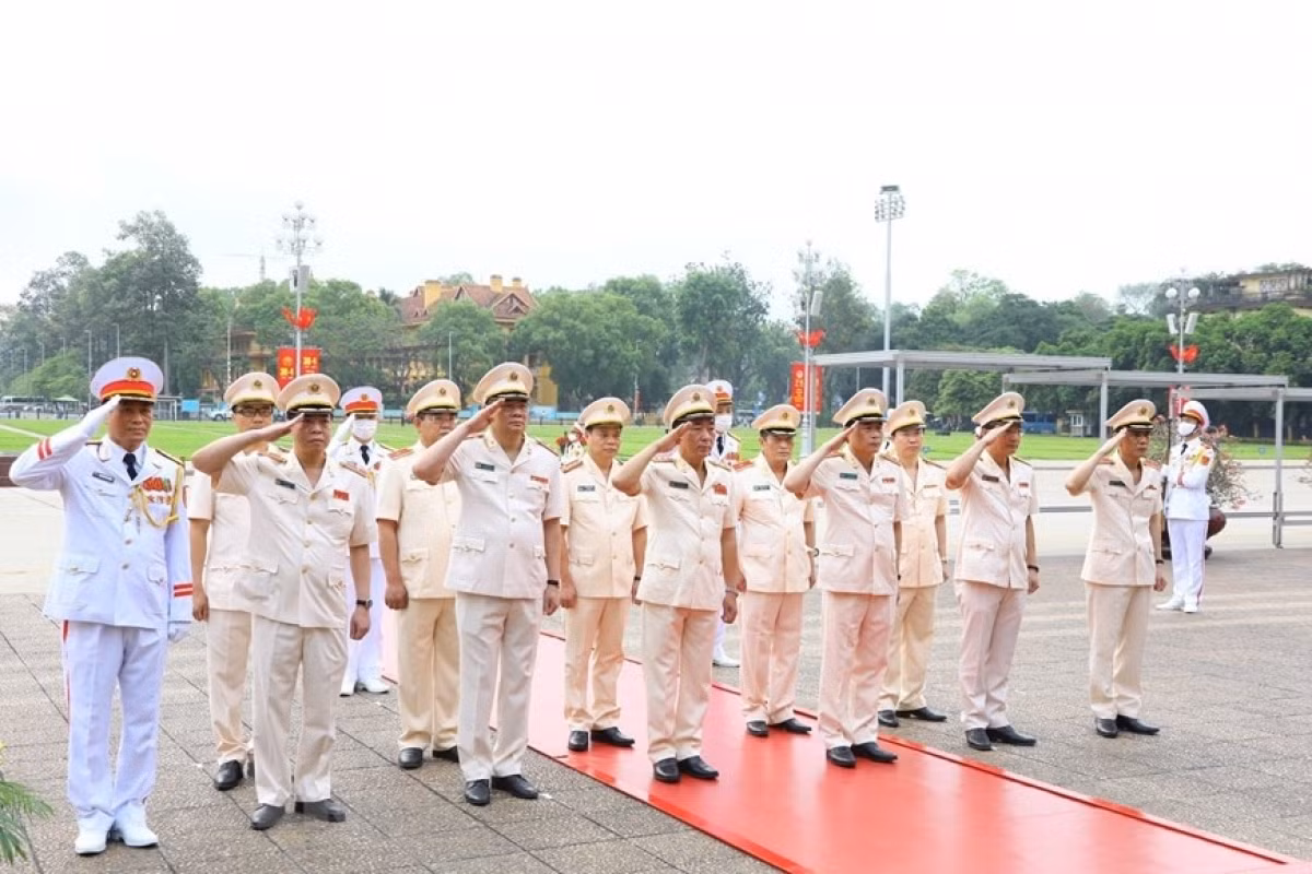 Party and State leaders pay floral tribute to late President Ho Chi Minh ảnh 7 Party and State leaders pay floral tribute to late President Ho Chi Minh ảnh 7