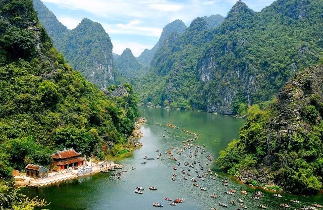 UNESCO-recognized Trang An Landscape Complex&nbsp;in Ninh Binh province