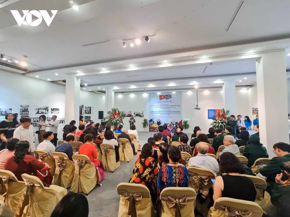 A large number of delegates are in attendance for the photo exhibition’s opening ceremony in Hanoi.&nbsp;