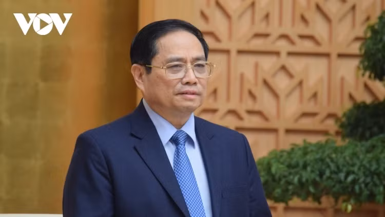 Prime Minister Pham Minh Chinh speaks at the meeting