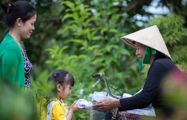 The programme targets those at risk of being left behind, including women and girls. (Photo: UNFPA)