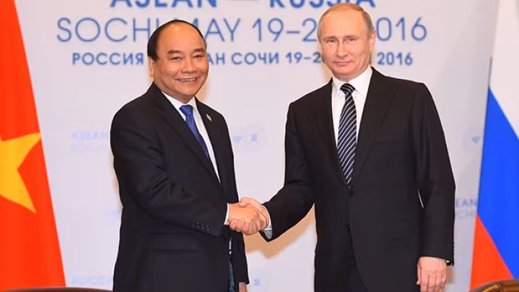 President Phuc suggests Russia join hands in COVID-19 fight ảnh 1 President Phuc suggests Russia join hands in COVID-19 fight ảnh 1