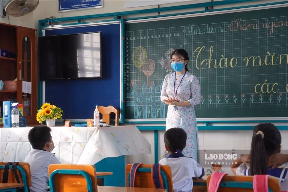 First HCM City school reopens the door to pupils as COVID-19 under control ảnh 10 Both teachers and pupils are ready to enjoy a new academic year during the southern city’s ongoing COVID-19 fight.