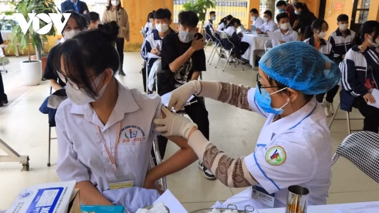 Vietnam reports 24,623 new COVID-19 cases, nearly 14,000 recoveries ảnh 1