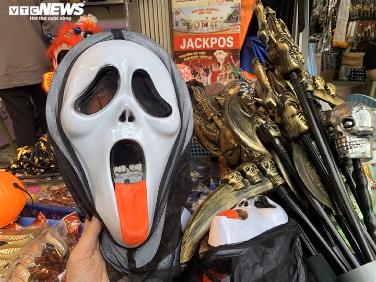 Originally a festival celebrated only in the West on October 31, Halloween has become popular among children all over the world, including Vietnam.