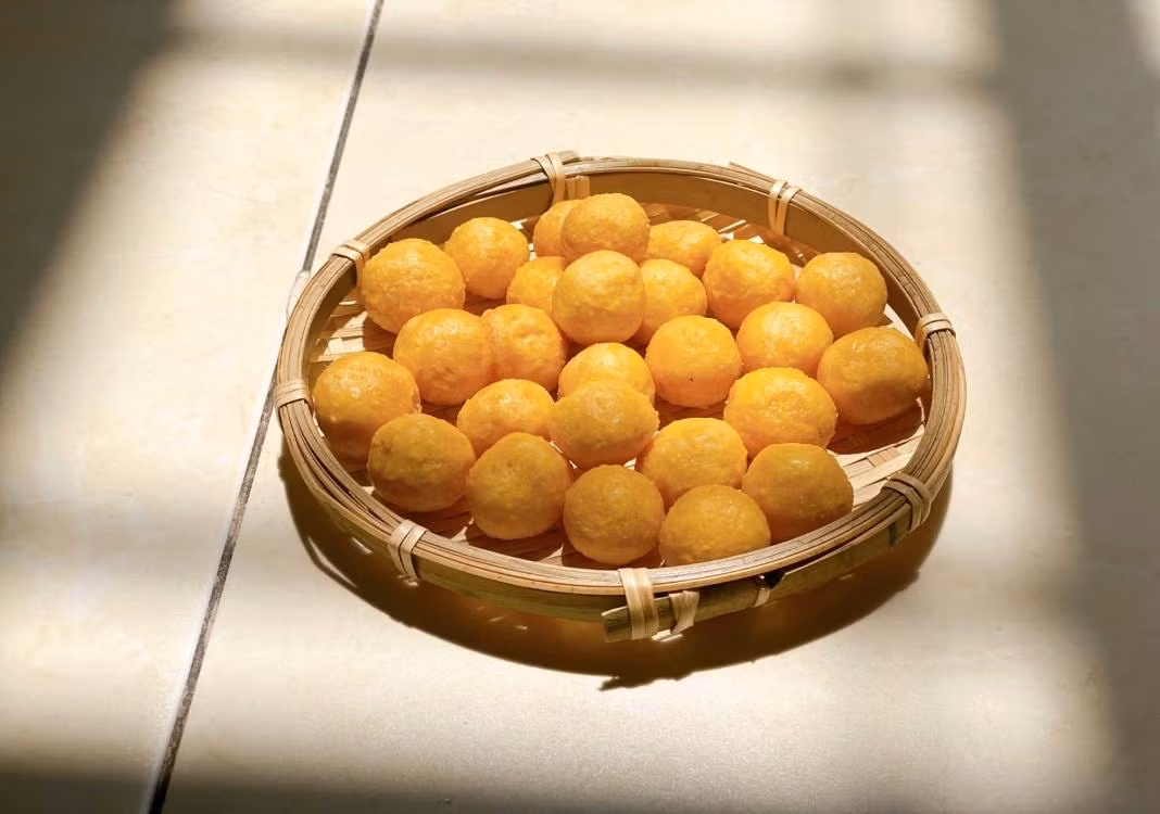 Eye-catching yellow longan cakes