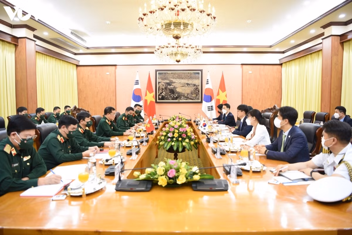 Vietnam, RoK strengthen defence cooperation ảnh 2 Vietnam and the RoK hold the ninth Defense Policy Dialogue in Hanoi on September 16.