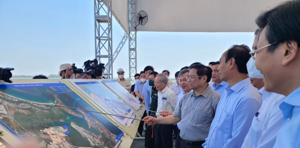 Inspecting Chu Lai port and Chu Lai airport, the PM asks Thaco to focus its investment on the development of these two facilities in order to serve the development of the company and Quang Nam province as well.