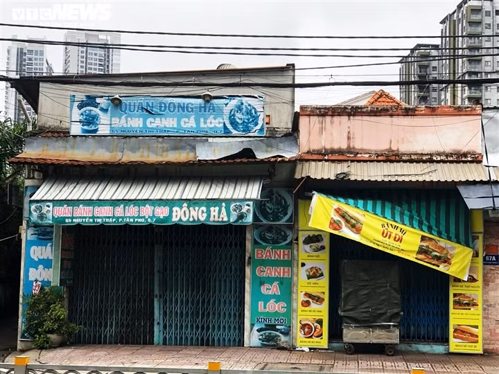 These eateries shut down during the social distancing period implemented in Ho Chi Minh City and have no plans of reopening soon because of fears caused by the COVID-19 pandemic.