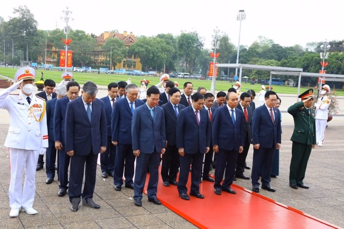 Party and State leaders pay floral tribute to late President Ho Chi Minh ảnh 3 Party and State leaders pay floral tribute to late President Ho Chi Minh ảnh 3