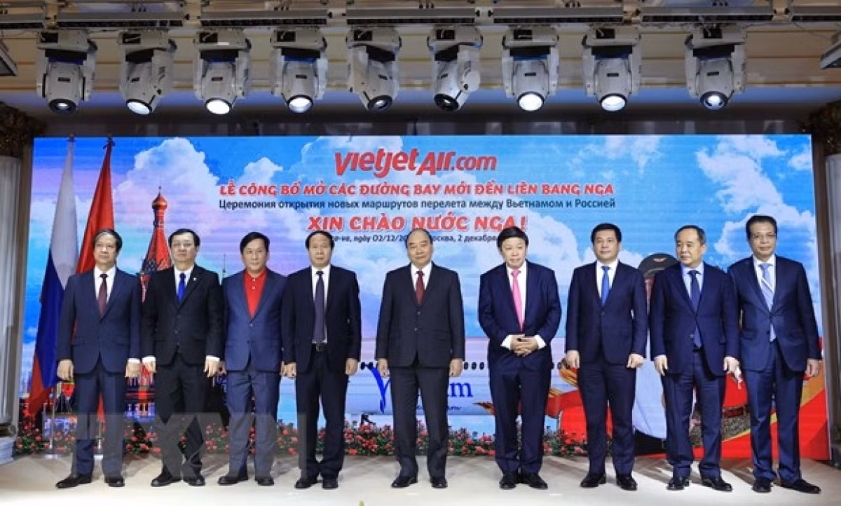 He attends the inauguration ceremony of direct flights between Vietnam and Russia by budget airline Vietjet Air.