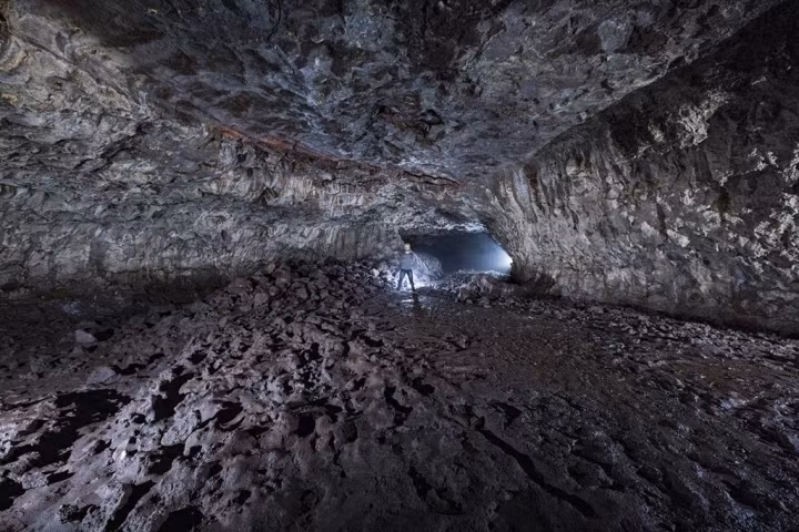 After passing through several obstacles during the course of the journey, the feeling of setting foot on top of the volcano which stands 593 metres above sea level and admiring the cone-shaped crater is a once-in-a lifetime experience that mountain climbers should give a try.