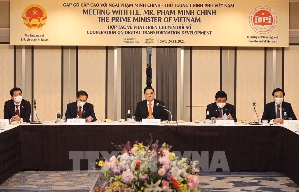 Prime Minister Pham Minh Chinh holds a working session with leaders of major digital transformation groups of Japan (Photo:VNA)